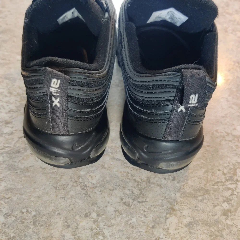 Nike Air Max 97 GS Triple Black Shoes Youth Size 7 Sneakers Athletic 921522-011